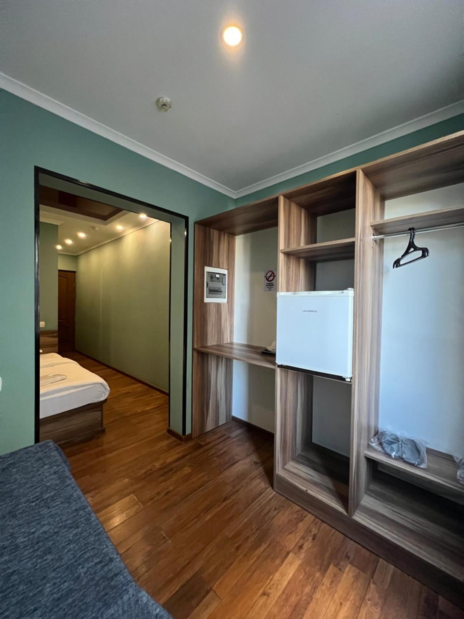 Salut Hotel Bishkek Exterior foto