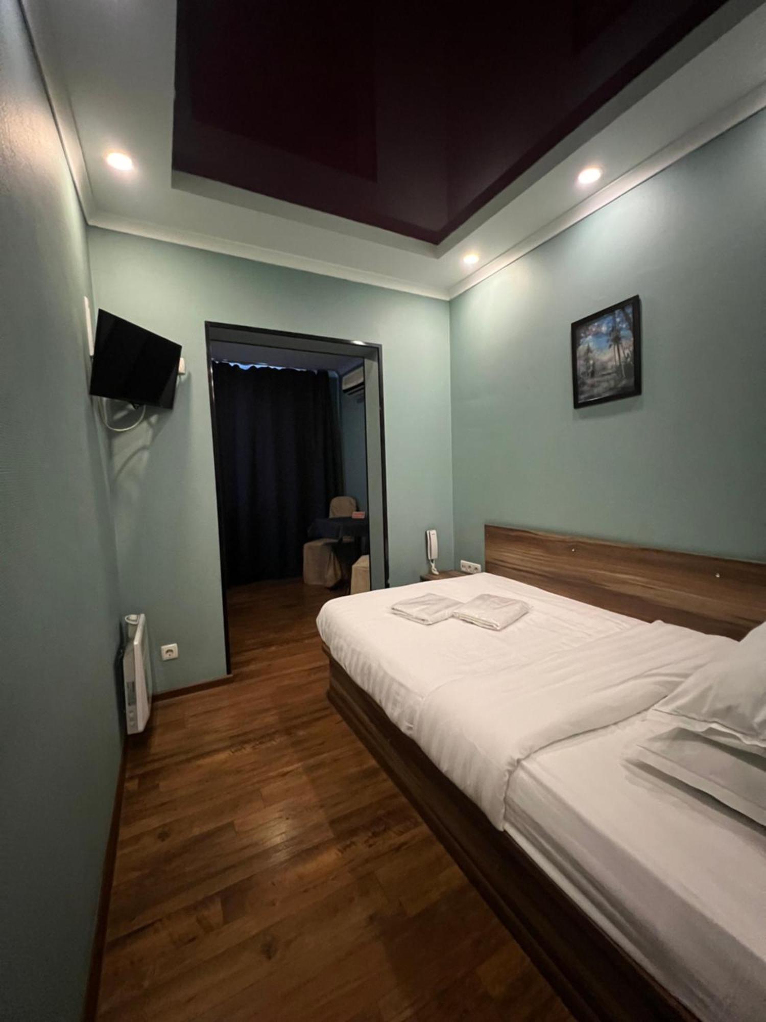 Salut Hotel Bishkek Exterior foto