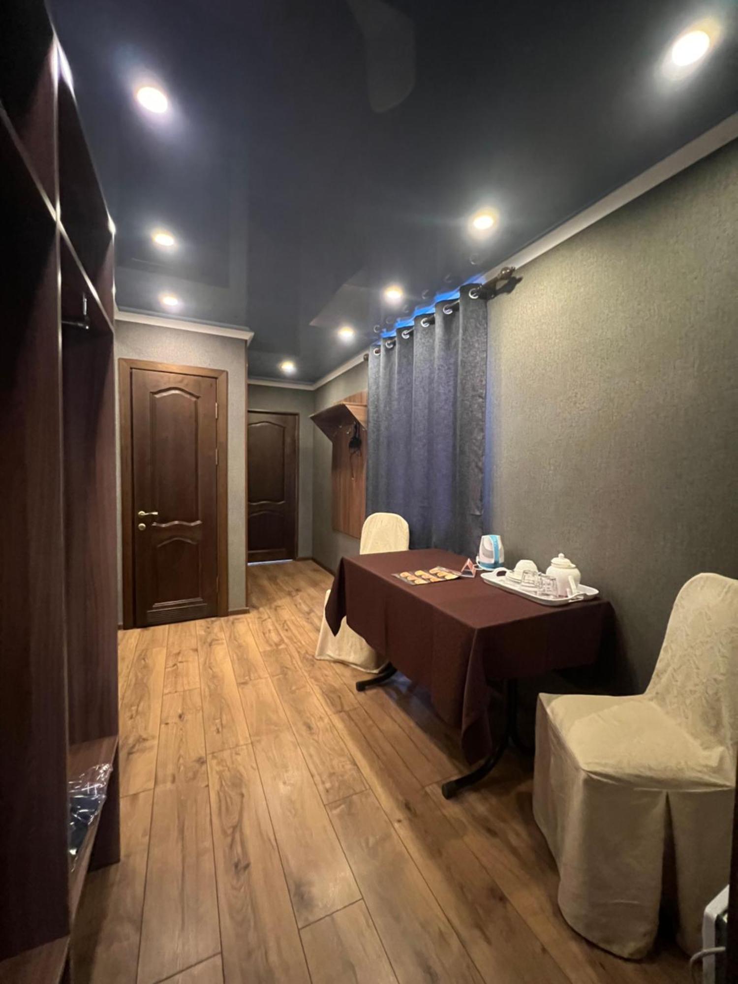 Salut Hotel Bishkek Exterior foto