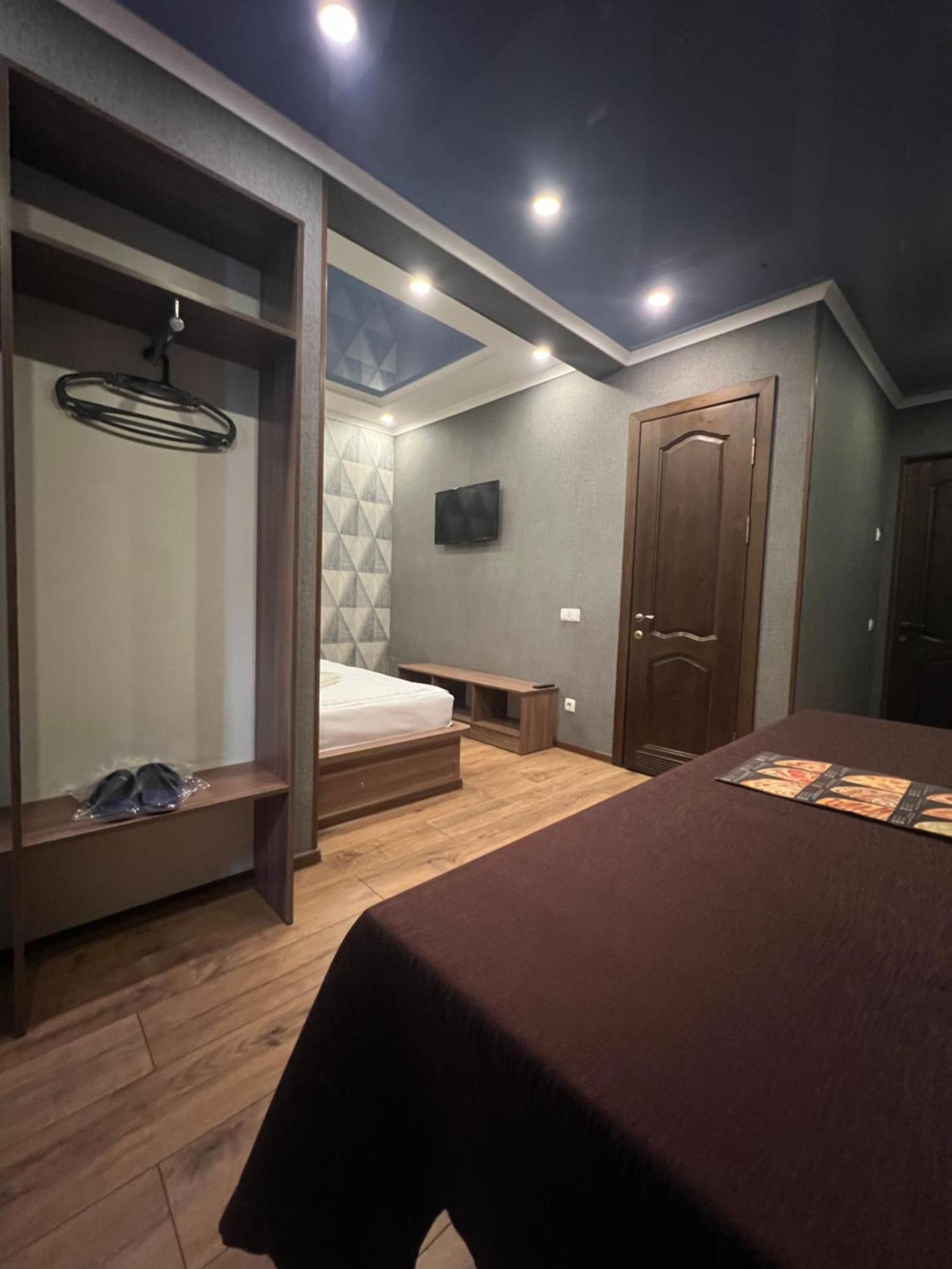 Salut Hotel Bishkek Exterior foto