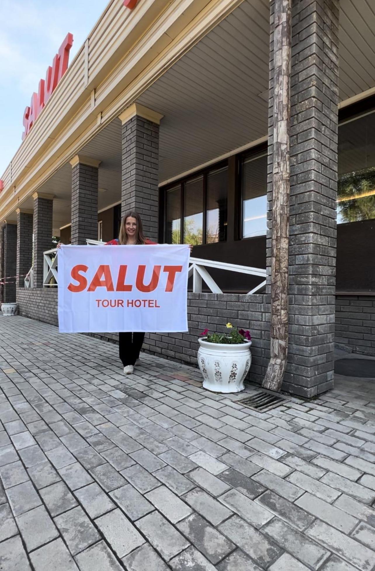 Salut Hotel Bishkek Exterior foto