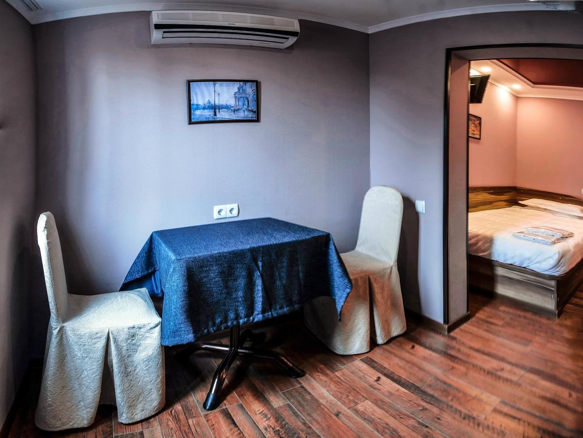 Salut Hotel Bishkek Exterior foto