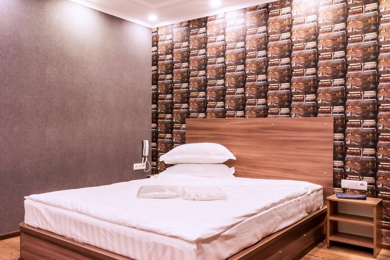 Salut Hotel Bishkek Exterior foto