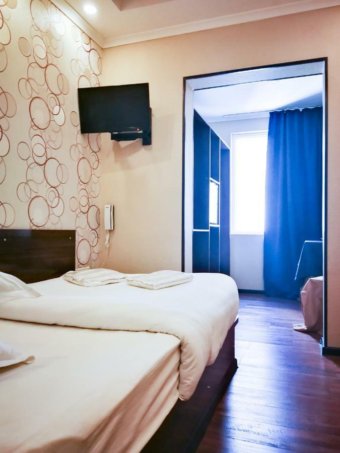 Salut Hotel Bishkek Exterior foto